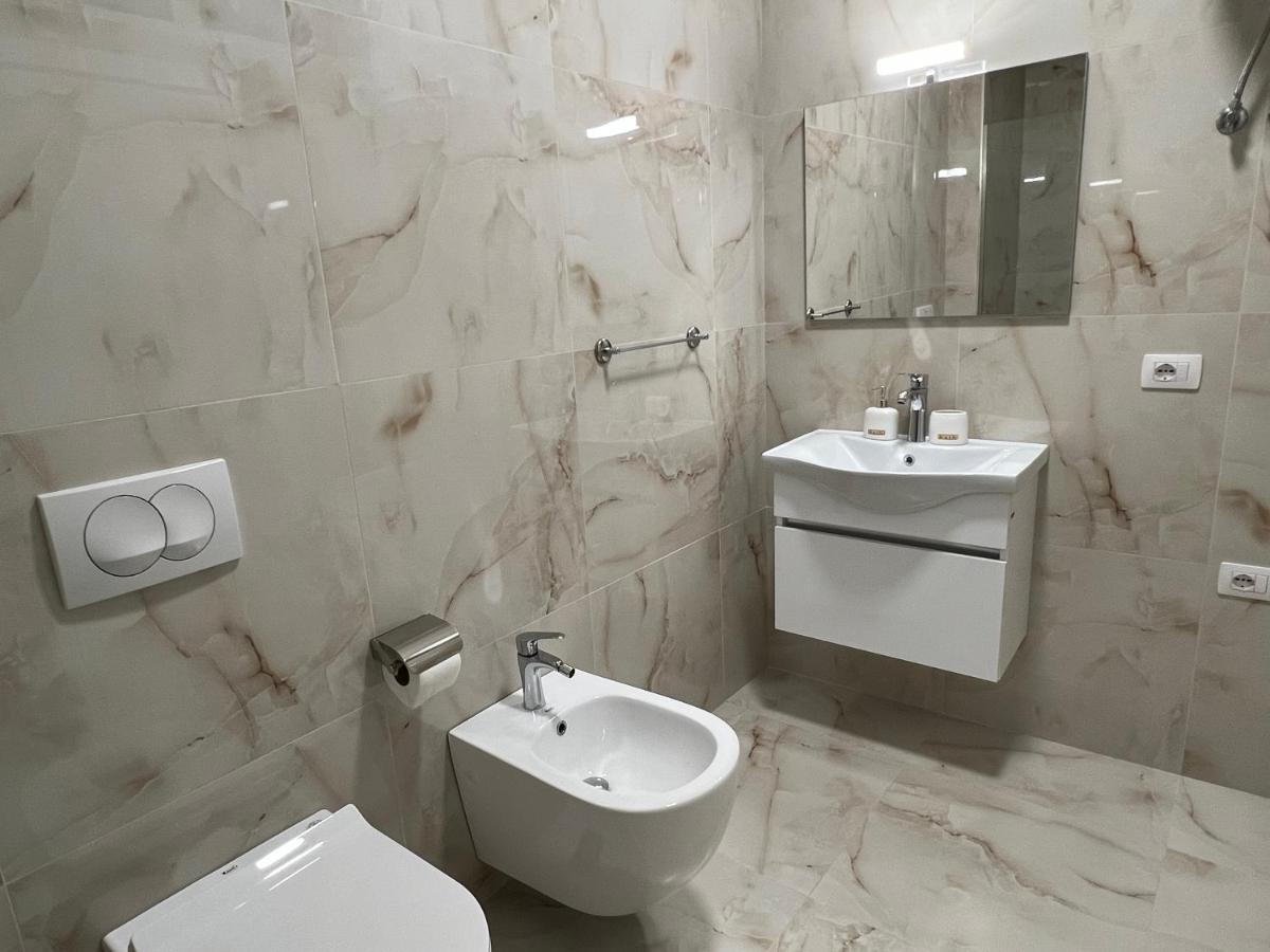 Brand New Apts Located At The City'S Main Square-100 Mbs Wifi Дуррес Экстерьер фото
